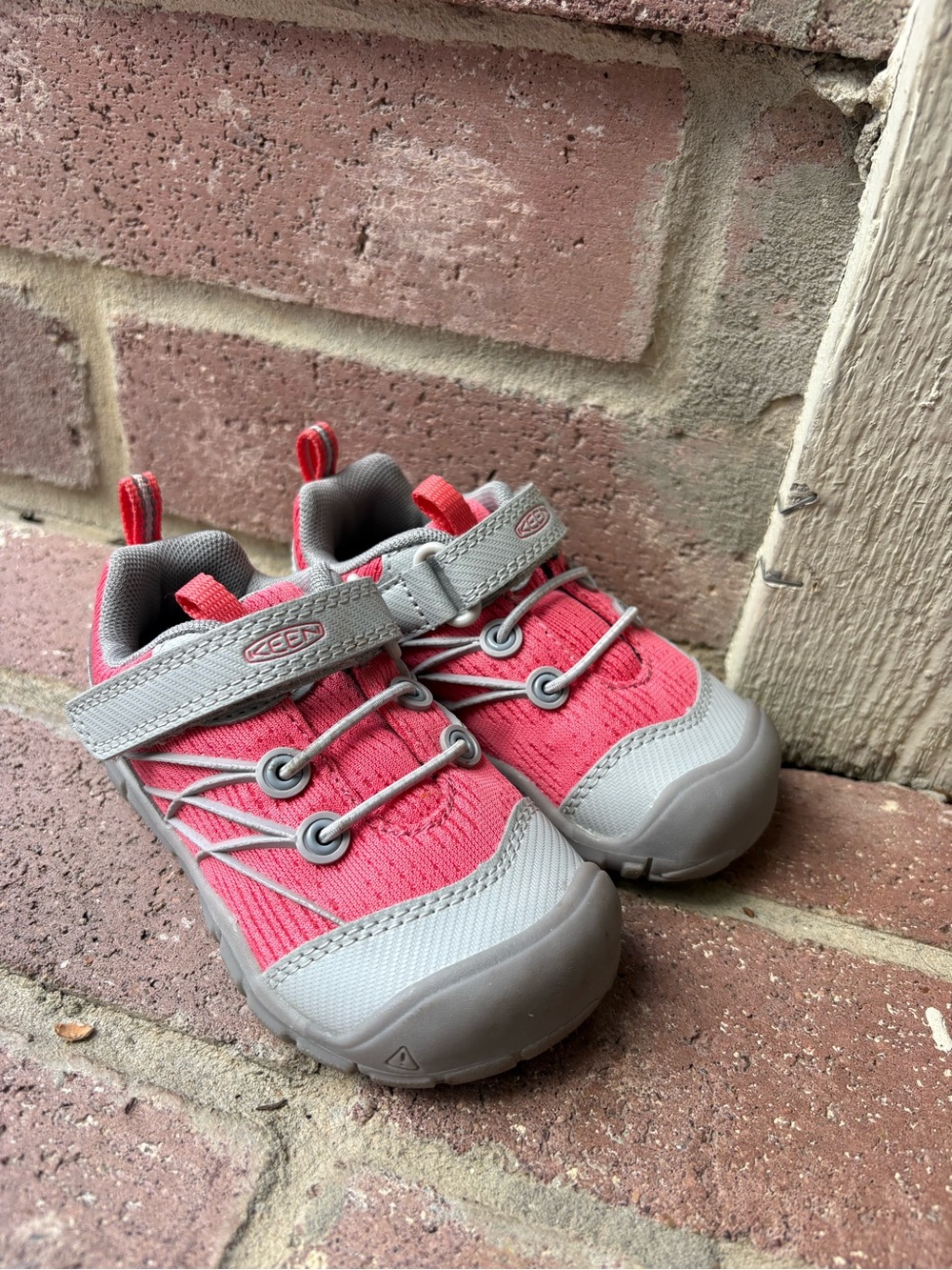 Keen Kids Pink and Gray Elastic Lace Adventure Sneakers